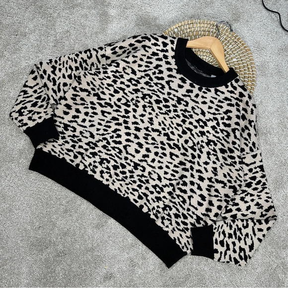 T Tahari Light Wood Cheetah Print Sweater Pullover Crew Neck Long Sleeve Size L - Picture 3 of 16